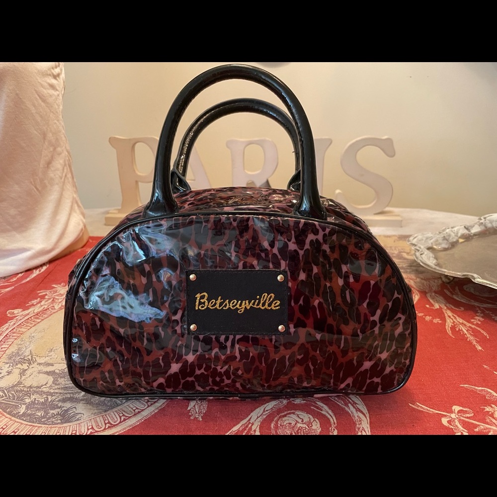Leopard print cosmetics bag